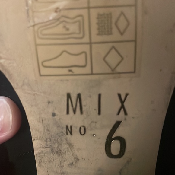 Knee high black boots with toe accent on back - Picture 5 of 5